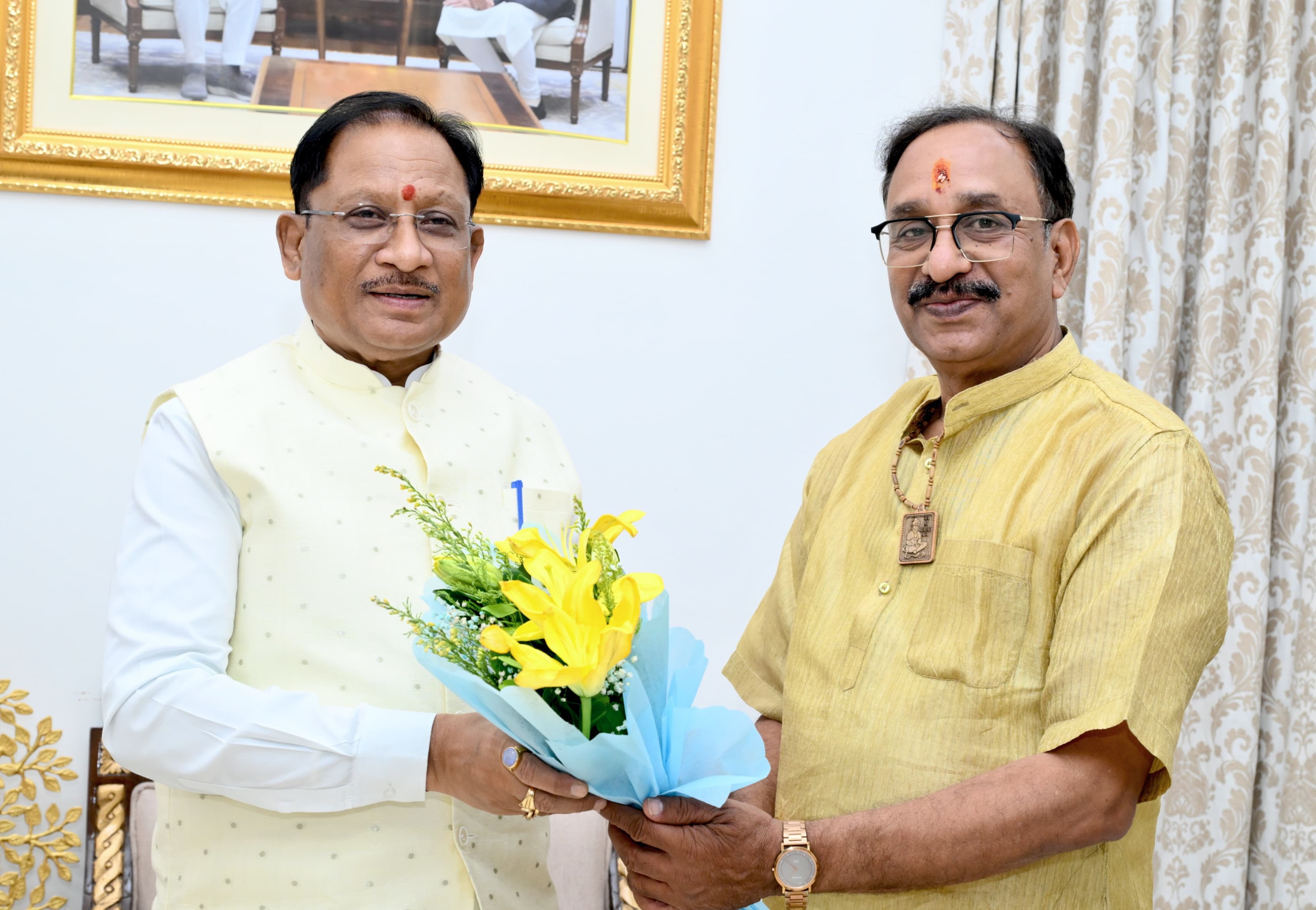 मुख्यमंत्री से छत्तीसगढ़ योग आयोग के नवनियुक्त अध्यक्ष श्री संजय अग्रवाल ने की सौजन्य मुलाकात मुख्यमंत्री से छत्तीसगढ़ योग आयोग के नवनियुक्त अध्यक्ष श्री संजय अग्रवाल ने की सौजन्य मुलाकात