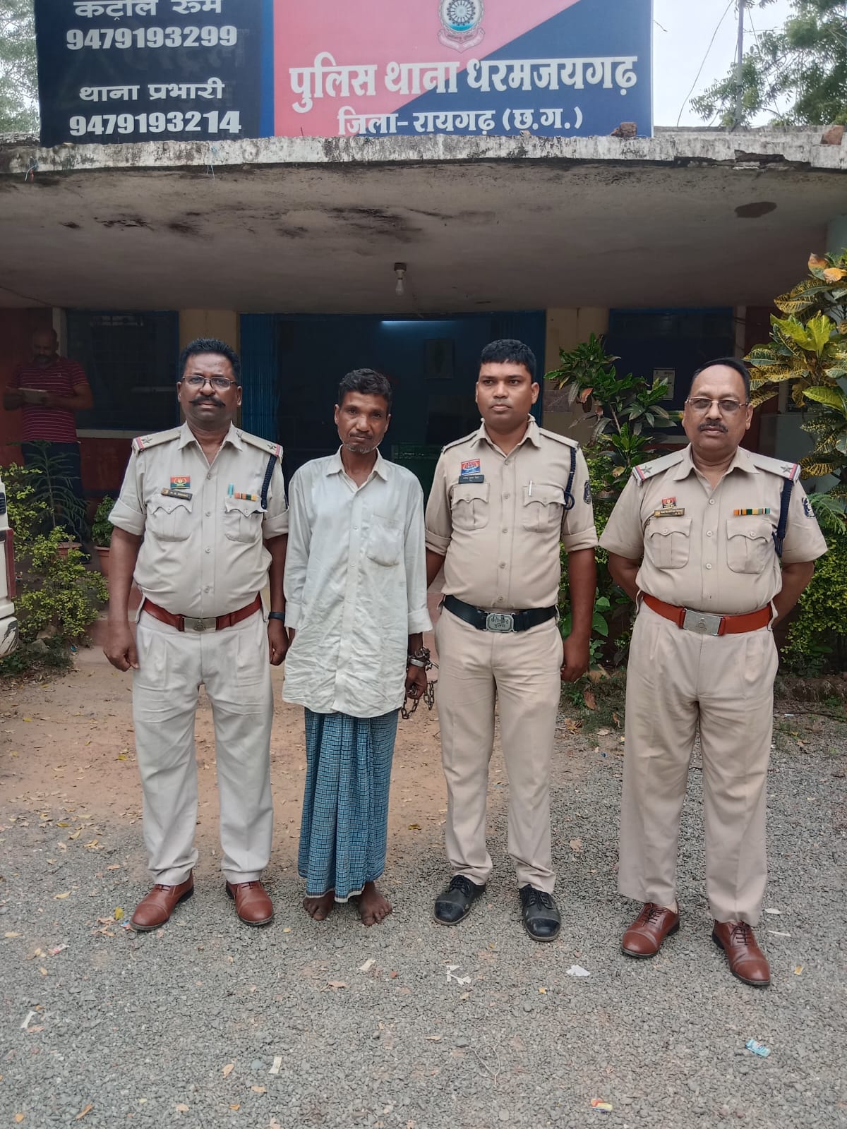 Dharamjaigarh Masjidpara Murder Case: धरमजयगढ़ में बोरी में बंद मिली महिला की लाश का खुलासा; मोबाइल विवाद में पति ने पीट-पीटकर की थी हत्या Dharamjaigarh Masjidpara Murder Case: धरमजयगढ़ में बोरी में बंद मिली महिला की लाश का खुलासा; मोबाइल विवाद में पति ने पीट-पीटकर की थी हत्या