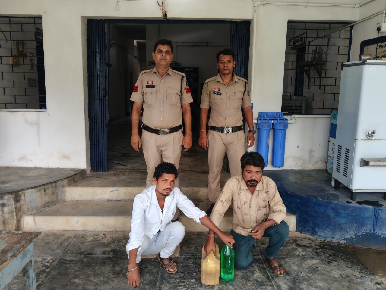 Operation Aaghat in Raigarh District: “ऑपरेशन आघात” के तहत जोबी पुलिस का छापा; ग्राम डोमनारा में 7 लीटर महुआ शराब के साथ 2 आरोपी गिरफ्तार Operation Aaghat in Raigarh District: “ऑपरेशन आघात” के तहत जोबी पुलिस का छापा; ग्राम डोमनारा में 7 लीटर महुआ शराब के साथ 2 आरोपी गिरफ्तार