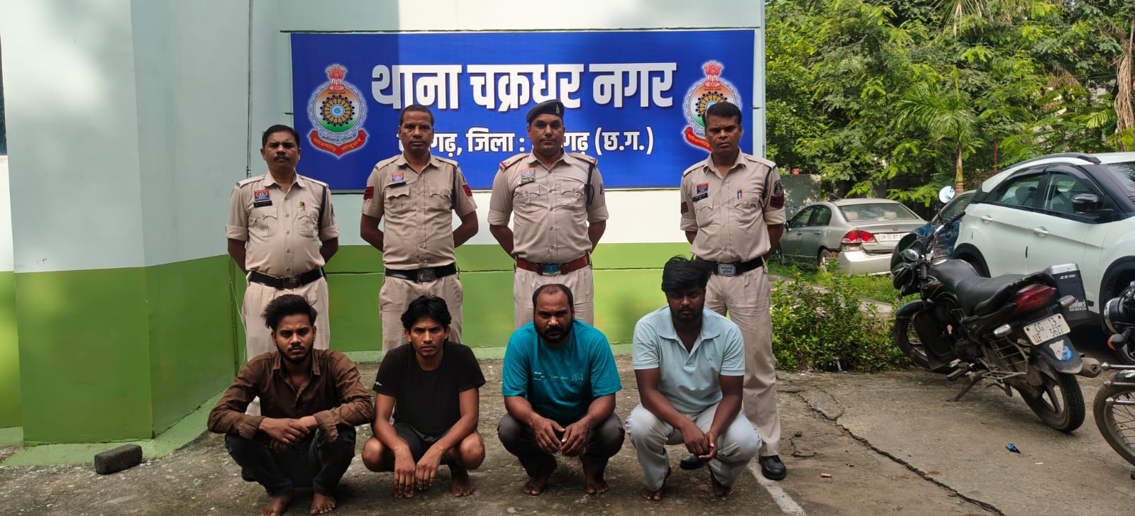 रायगढ़ पुलिस का ‘ऑपरेशन क्लीन हंट’: 14 लाख के 30 टन लोहे की हेराफेरी का पर्दाफाश, मुख्य साजिशकर्ता समेत 4 गिरफ्तार रायगढ़ पुलिस का ‘ऑपरेशन क्लीन हंट’: 14 लाख के 30 टन लोहे की हेराफेरी का पर्दाफाश, मुख्य साजिशकर्ता समेत 4 गिरफ्तार