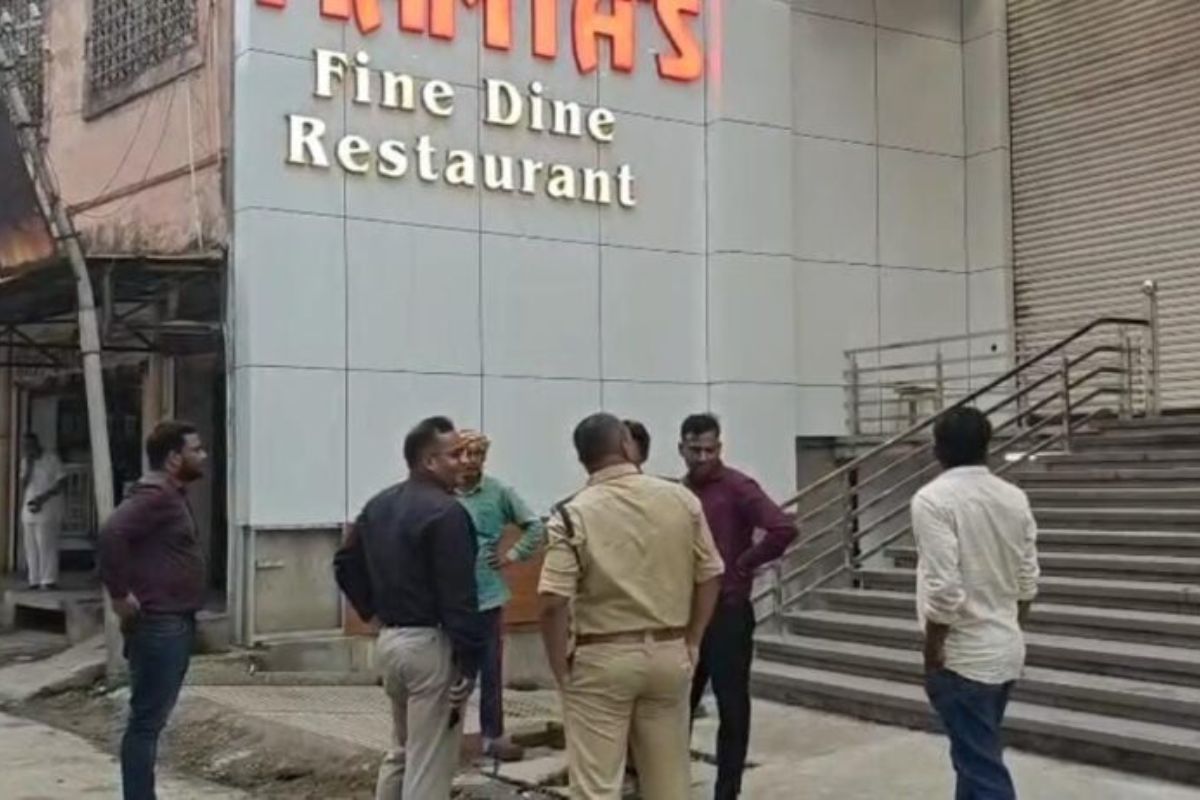 Major Crackdown in Raigarh Markets: श्याम टॉकीज से संजय मार्केट तक हटा अवैध कब्जा; फुटपाथ और सड़कें कराईं खाली Major Crackdown in Raigarh Markets: श्याम टॉकीज से संजय मार्केट तक हटा अवैध कब्जा; फुटपाथ और सड़कें कराईं खाली