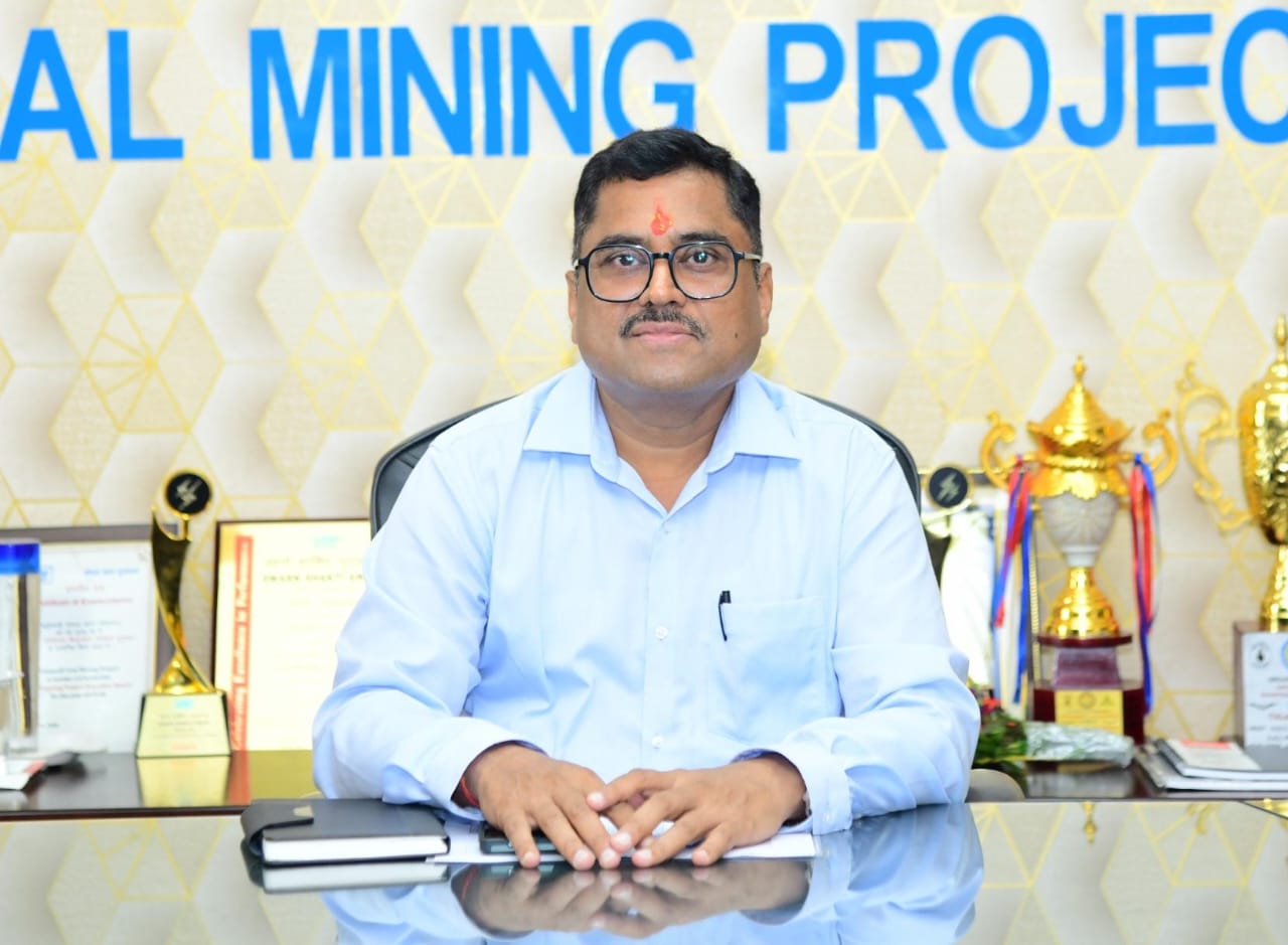 NML Talaipalli New Project Head: अरुण कुमार सक्सेना ने संभाला एनएमएल तलईपल्ली के नए परियोजना प्रमुख का कार्यभार NML Talaipalli New Project Head: अरुण कुमार सक्सेना ने संभाला एनएमएल तलईपल्ली के नए परियोजना प्रमुख का कार्यभार