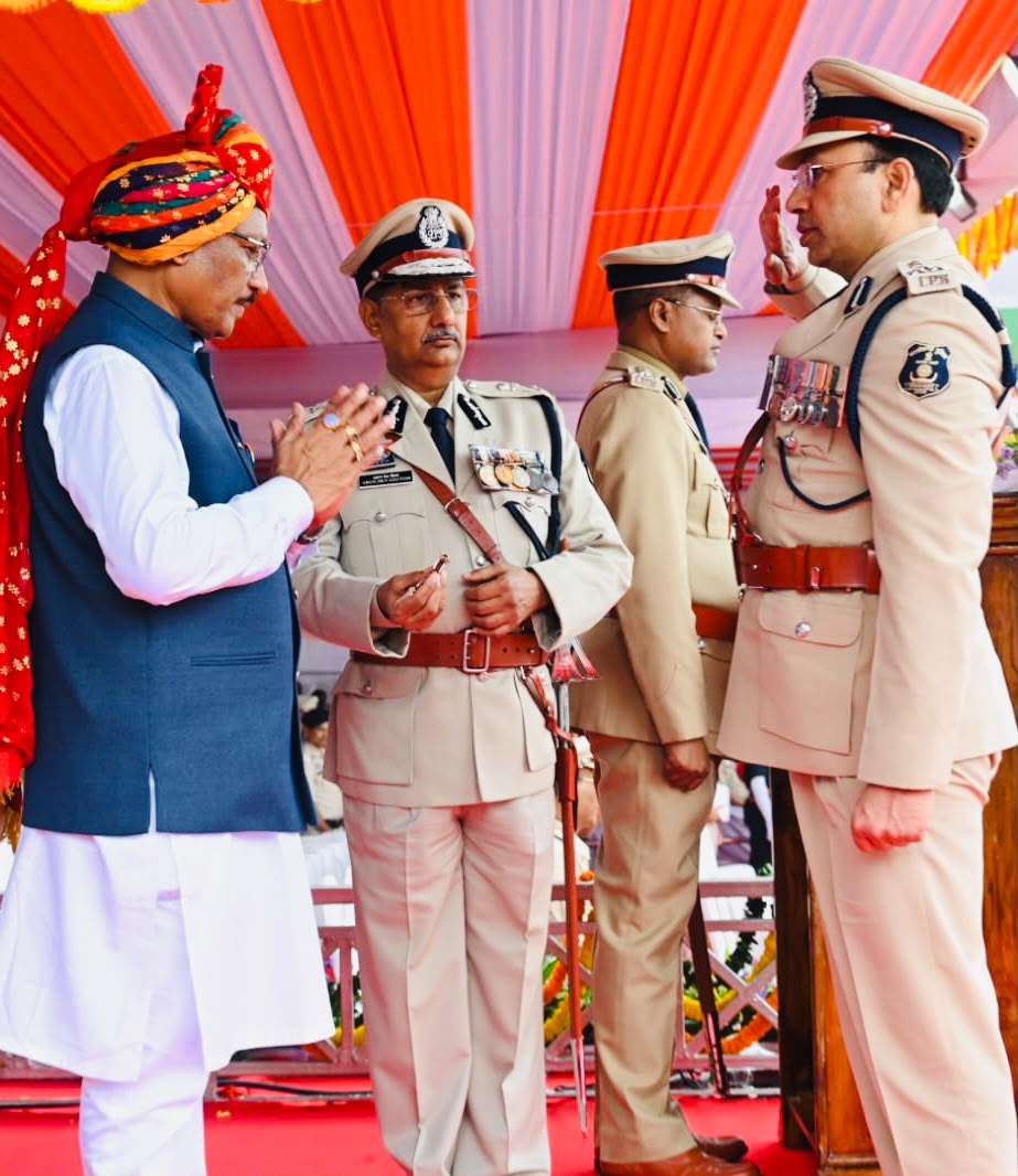 रायगढ़ पुलिस के लिए गौरवशाली पल, एसएसपी शशि मोहन सिंह को मिला राष्ट्रपति पुलिस पदक, सीएम विष्णुदेव साय ने किया सम्मानित रायगढ़ पुलिस के लिए गौरवशाली पल, एसएसपी शशि मोहन सिंह को मिला राष्ट्रपति पुलिस पदक, सीएम विष्णुदेव साय ने किया सम्मानित