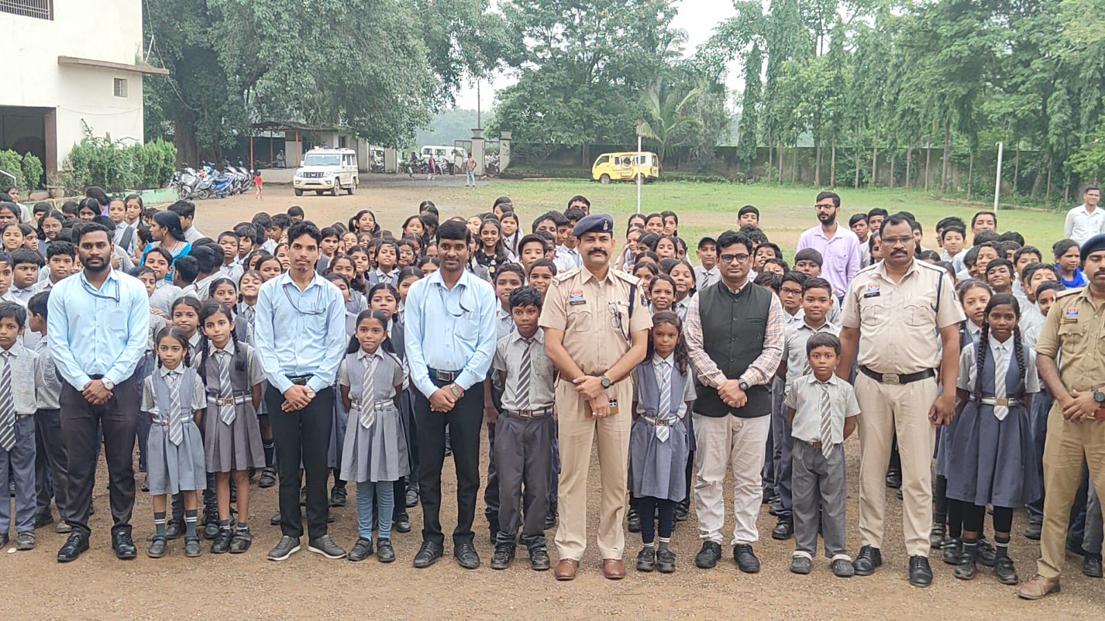 साइबर सुरक्षा की राह पर रायगढ़ पुलिस की बड़ी पहल, खरसिया के स्कूलों में 1500 से अधिक विद्यार्थियों को सिखाए गए बचाव के गुर साइबर सुरक्षा की राह पर रायगढ़ पुलिस की बड़ी पहल, खरसिया के स्कूलों में 1500 से अधिक विद्यार्थियों को सिखाए गए बचाव के गुर