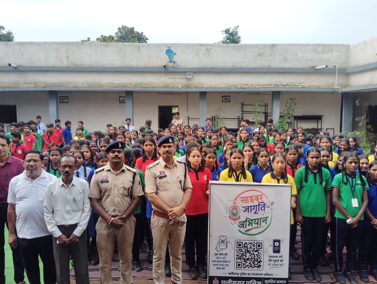 रायगढ़ में ‘साइबर जागृति अभियान’: एक दिन में 3,500 से अधिक विद्यार्थियों तक पहुंचा साइबर सुरक्षा का संदेश रायगढ़ में ‘साइबर जागृति अभियान’: एक दिन में 3,500 से अधिक विद्यार्थियों तक पहुंचा साइबर सुरक्षा का संदेश