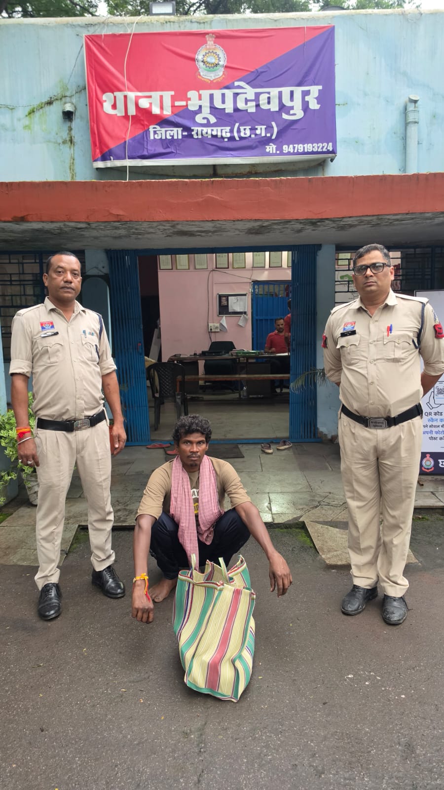 Operation Aaghat: 14 लीटर देशी महुआ शराब और नगदी जब्त, भूपदेवपुर पुलिस ने दोनों आरोपियों को भेजा रिमांड पर Operation Aaghat: 14 लीटर देशी महुआ शराब और नगदी जब्त, भूपदेवपुर पुलिस ने दोनों आरोपियों को भेजा रिमांड पर
