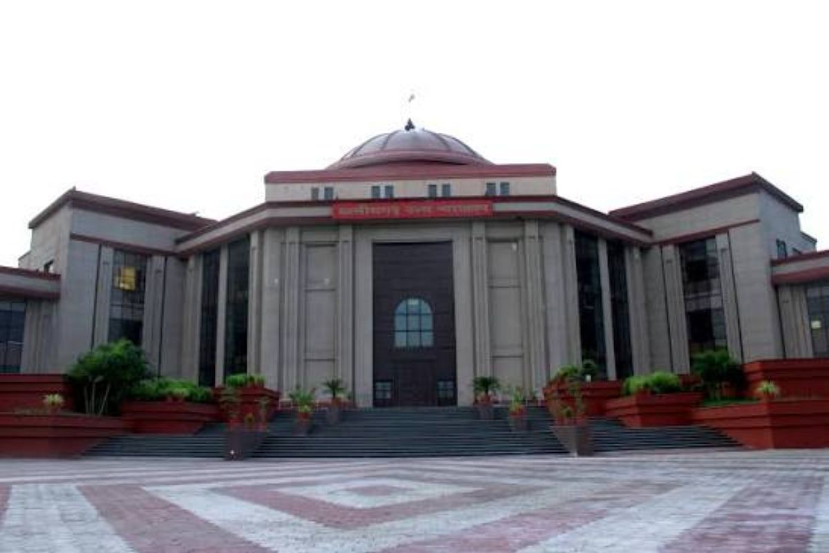 Landmark Judgment CG: ‘लंबी सेवा से सेवा भूमि पर नहीं मिलता भू-स्वामी का हक’; कोटवारों की सभी याचिकाएं खारिज Landmark Judgment CG: ‘लंबी सेवा से सेवा भूमि पर नहीं मिलता भू-स्वामी का हक’; कोटवारों की सभी याचिकाएं खारिज