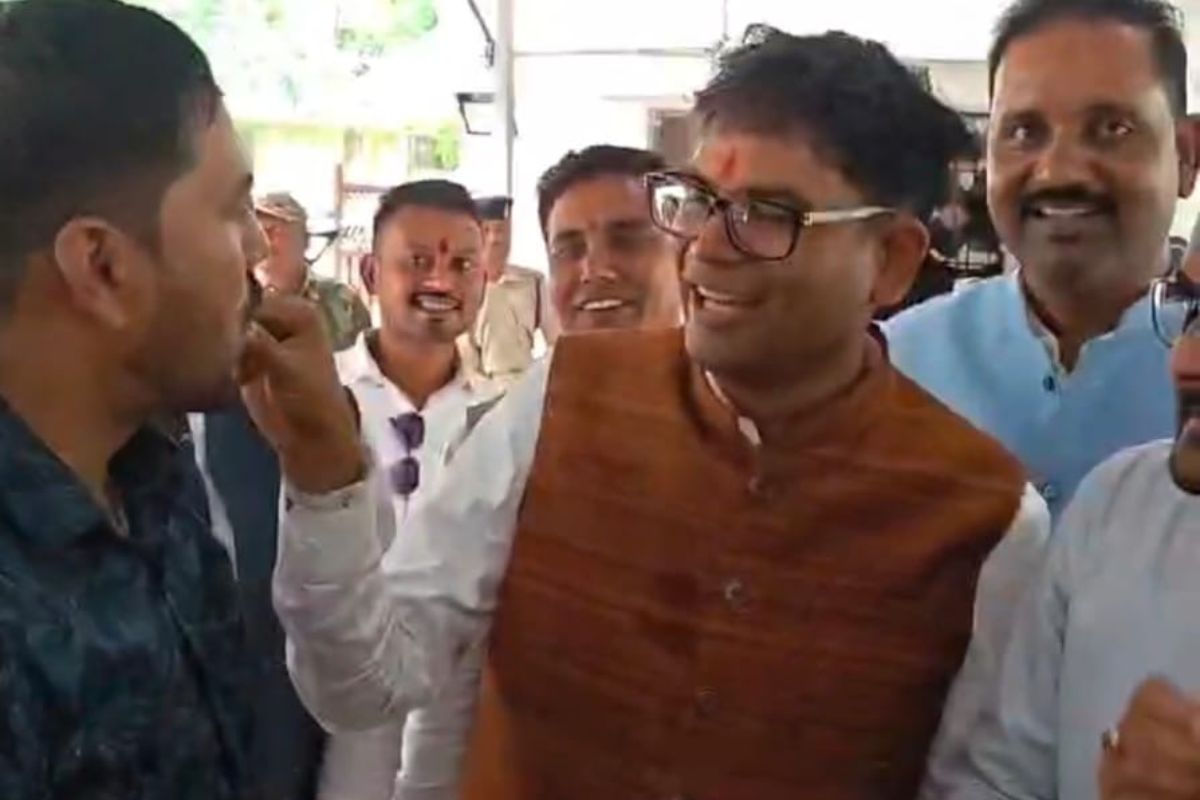 रायगढ़ व घरघोड़ा में भाजपा मंडल अध्यक्ष राजेश बेहरा का जन्मदिन धूमधाम से मना, वित्त मंत्री ओ.पी. चौधरी ने दी बधाई रायगढ़ व घरघोड़ा में भाजपा मंडल अध्यक्ष राजेश बेहरा का जन्मदिन धूमधाम से मना, वित्त मंत्री ओ.पी. चौधरी ने दी बधाई