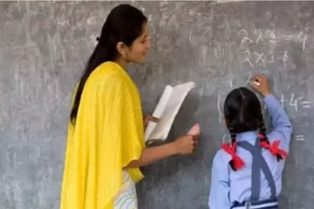 क्या भविष्य में विद्यालयों से पूरी तरह गायब हो जाएंगे शिक्षक? : गौरीशंकर गुप्ता क्या भविष्य में विद्यालयों से पूरी तरह गायब हो जाएंगे शिक्षक? : गौरीशंकर गुप्ता