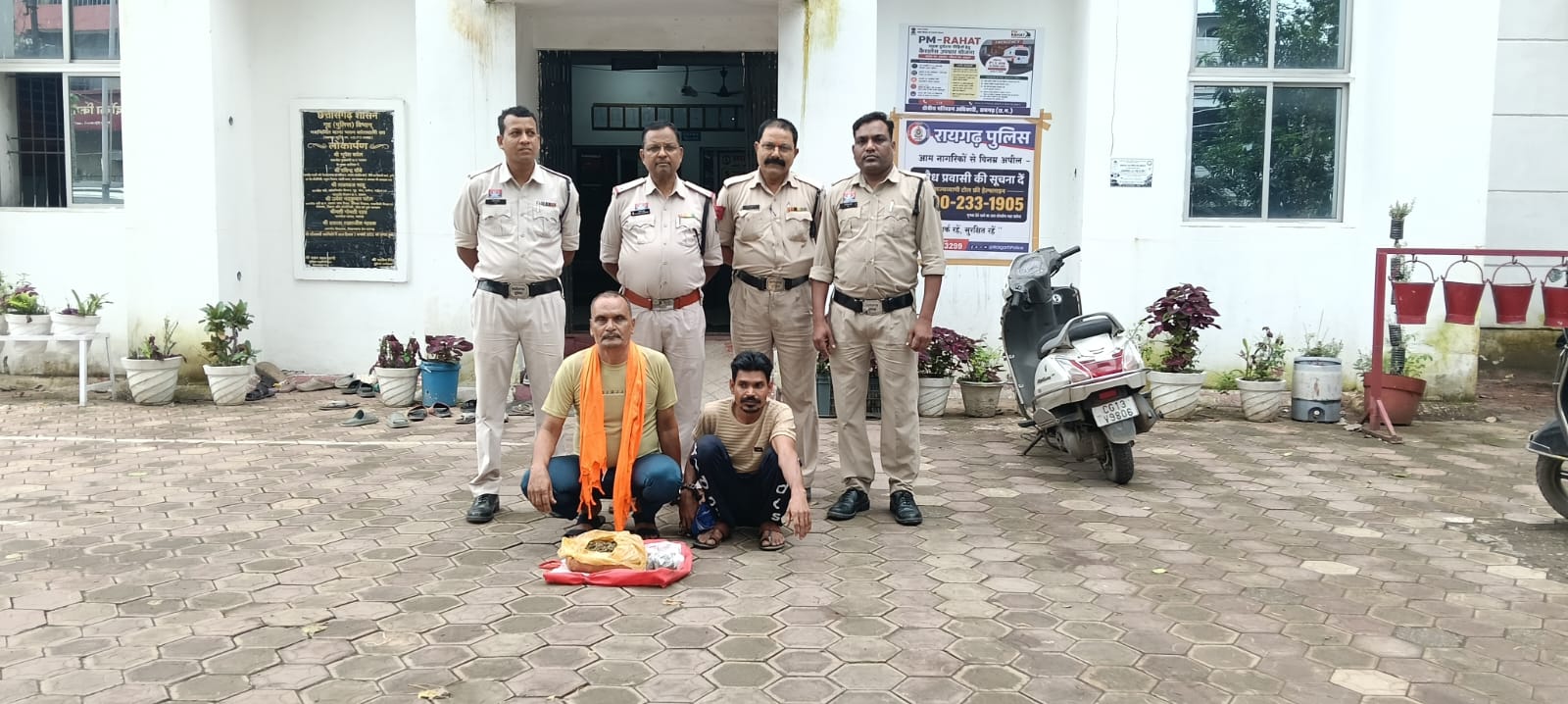 “ऑपरेशन आघात” के तहत रायगढ़ कोतवाली पुलिस का एक्शन, ढिमरापुर चौक पर गांजा बेचते दो तस्कर गिरफ्तार “ऑपरेशन आघात” के तहत रायगढ़ कोतवाली पुलिस का एक्शन, ढिमरापुर चौक पर गांजा बेचते दो तस्कर गिरफ्तार